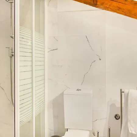 Graca's Cozy Duplex アパート